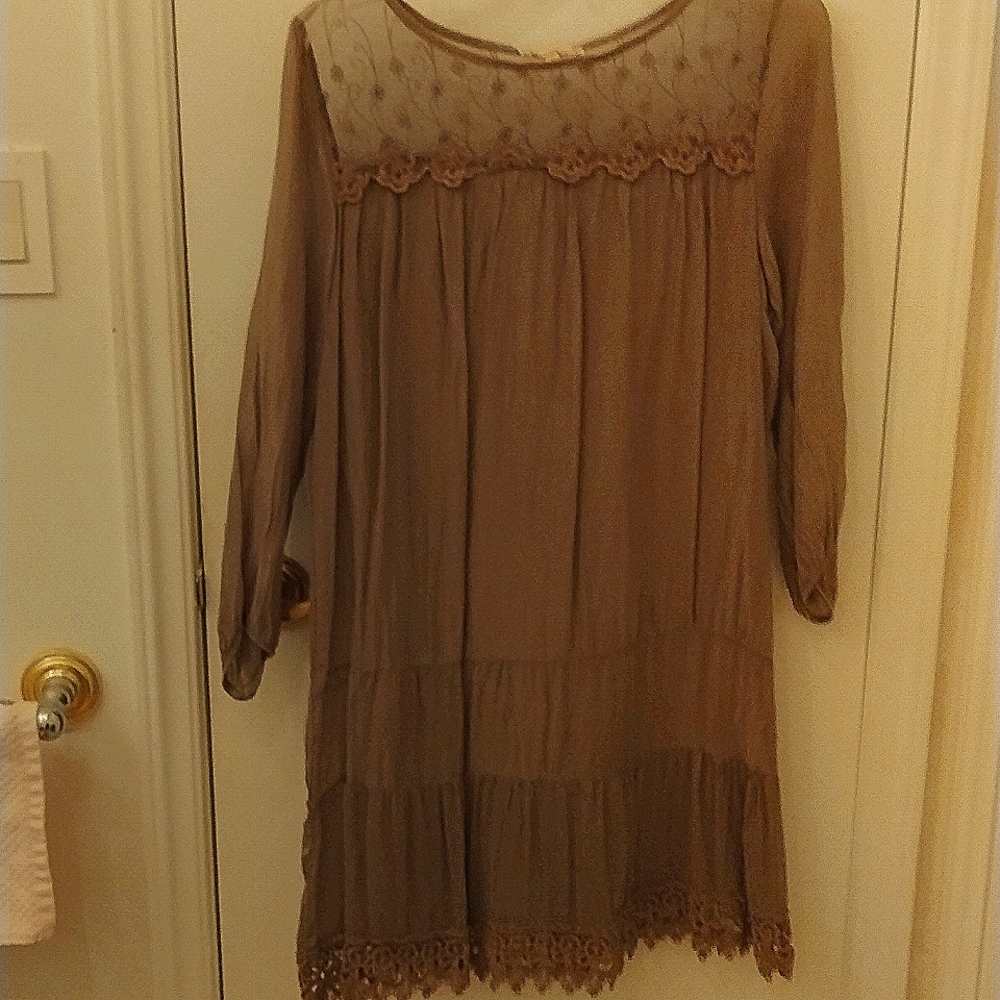 Prontomoda 100% silk taupe with lace accent dress
